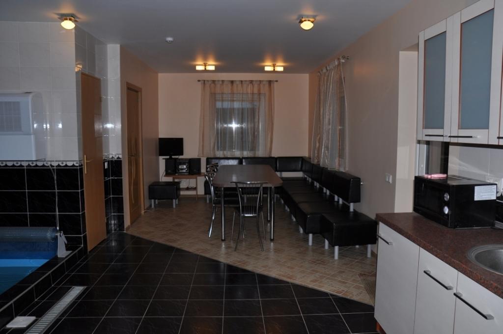 Surauciu Sveciu Namai Hotel Aukstadvaris ภายนอก รูปภาพ